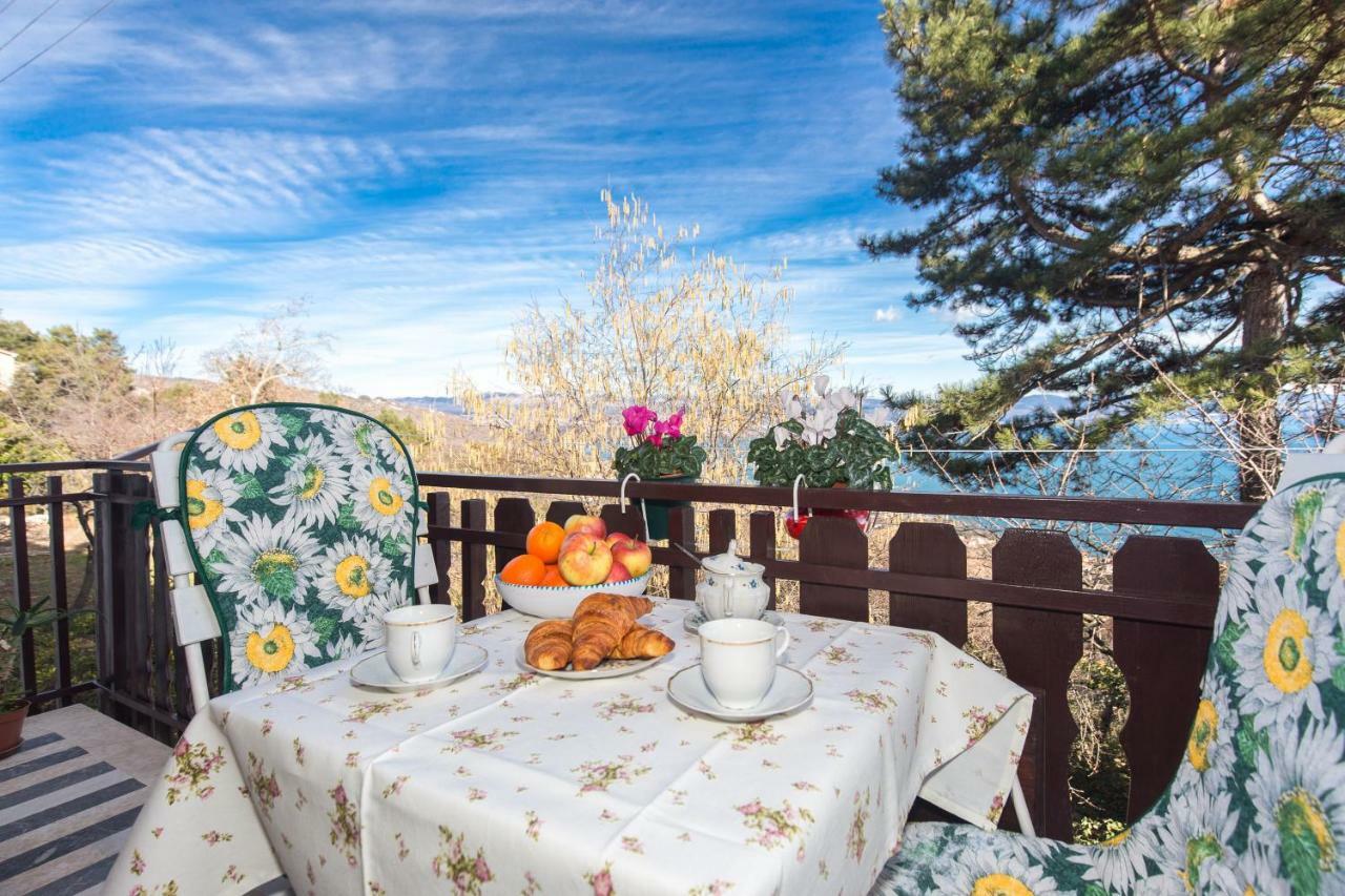 Comfy And Warm Ap With Balcony Surrounded With Beautiful Nature 로브란 외부 사진